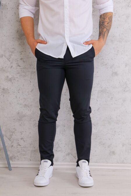 slim fazonú szövetnadrág