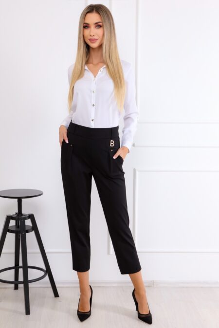 Az Avantgard Collection HELLY női ing letisztult designnal, állítható ujjrésszel és PLUS SIZE méretig elérhető opciókkal kínál tökéletes, nőies megjelenést.