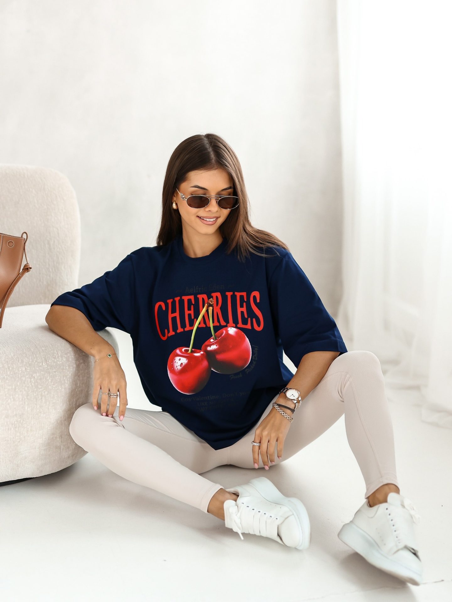 avantgard_collection_noi_polo_amalfi_cherry_limitalt_kiadas_2025_tavasz_Minnie_sotetkek_