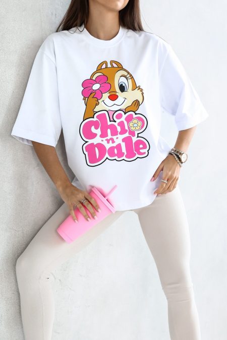 A fehér színű, vidám és stílusos ENISA Chip and Dale rövid ujjú tavaszi női póló elasztikus pamut anyagból készült, kényelmes és egyben igazi csajos modell.
