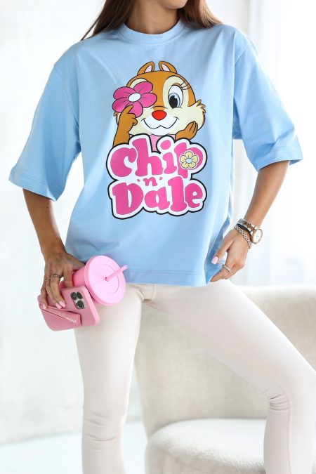 A világoskék színű, vidám és stílusos ENISA Chip and Dale rövid ujjú tavaszi női póló elasztikus pamut anyagból készült, kényelmes és egyben igazi csajos modell