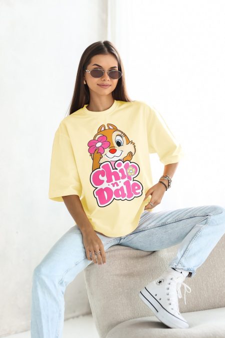 A sárga színű, vidám és divatos ENISA Chip and Dale rövid ujjú női póló könnyed tavaszi, nyári viselet! Over Size női modell, amely bármely alkaton jól mutat.