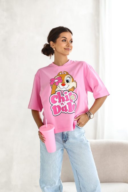 A rózsaszínű, vidám és divatos ENISA Chip and Dale rövid ujjú női póló könnyed tavaszi, nyári viselet! Over Size női modell, amely bármely alkaton jól mutat!