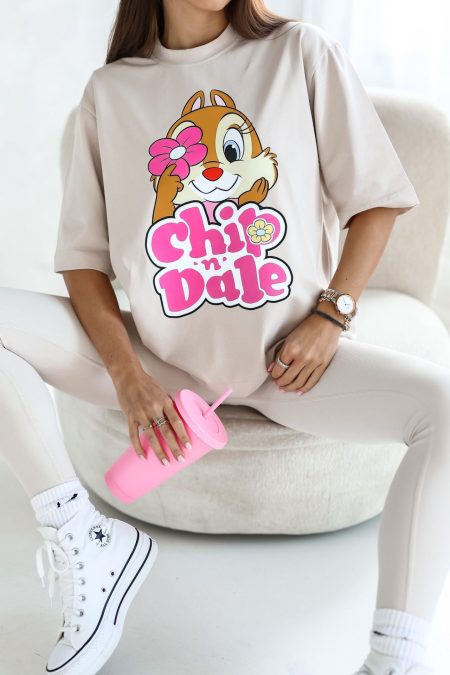 A bézs színű, vidám és stílusos ENISA Chip and Dale rövid ujjú tavaszi női póló elasztikus pamut anyagból készült, kényelmes és egyben igazi csajos modell.