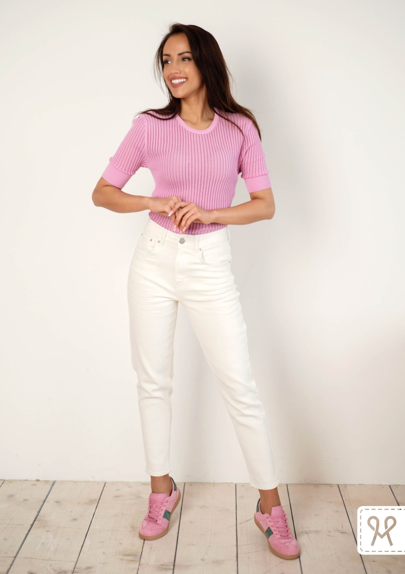 avantgard_collection_noi_MAGENTA_feher_farmer_nadrag_limitalt_kiadas_2025_tavasz_Magenta_2025_tavasz_logozott_