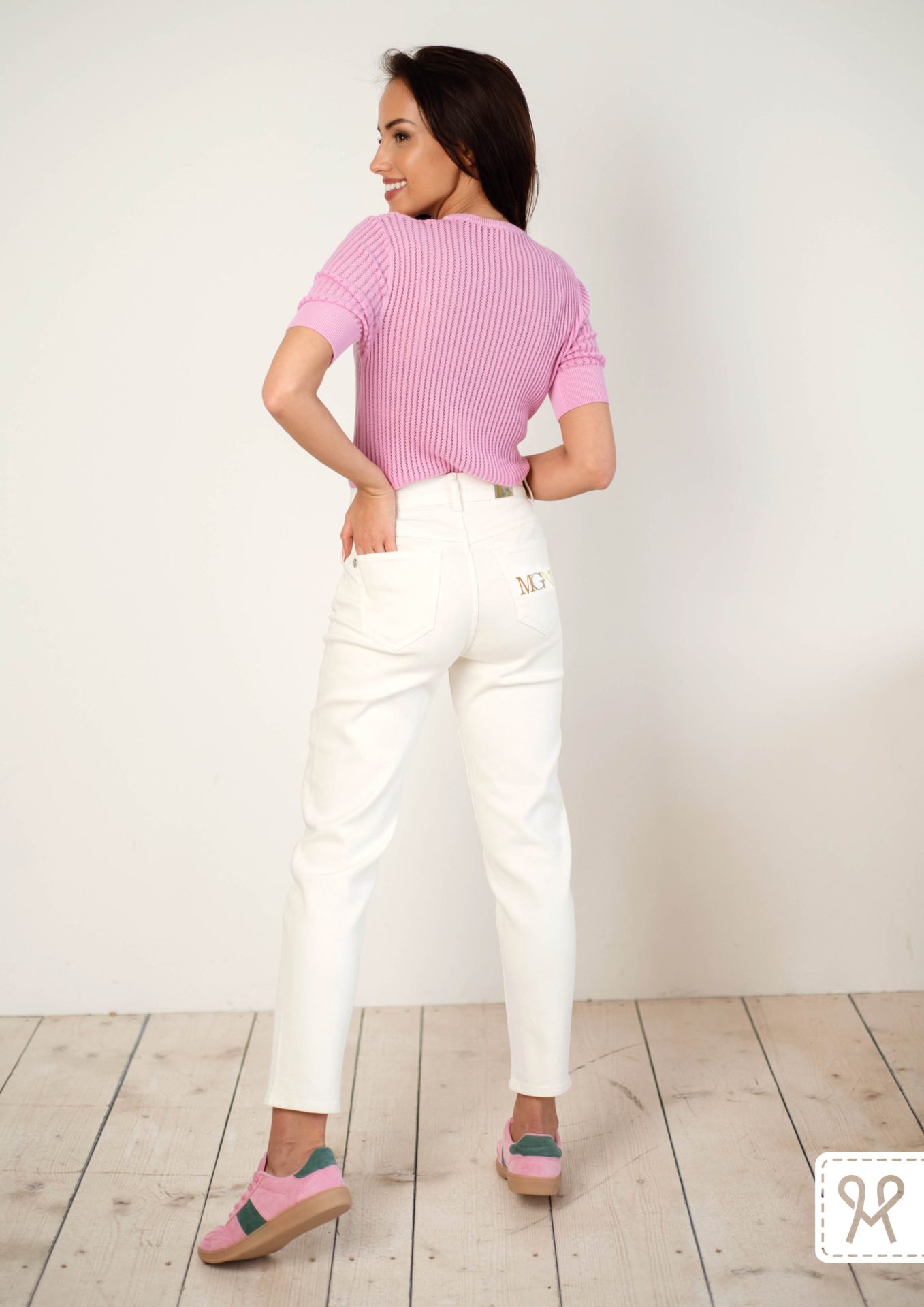 avantgard_collection_noi_MAGENTA_feher_farmer_nadrag_limitalt_kiadas_2025_tavasz_Magenta_2025_tavasz_logozott_