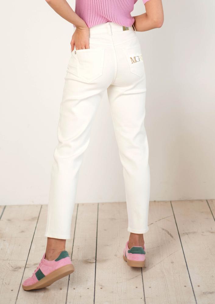 avantgard_collection_noi_MAGENTA_feher_farmer_nadrag_limitalt_kiadas_2025_tavasz_Magenta_2025_tavasz_logozott_