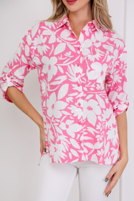 A rózsaszín, virágmintás KIRA tavaszi női elegáns ing 100%-ban környezetbarát viszkózból készült, melynek köszönhetően nemcsak divatos és egyedi, de fenntartható is.