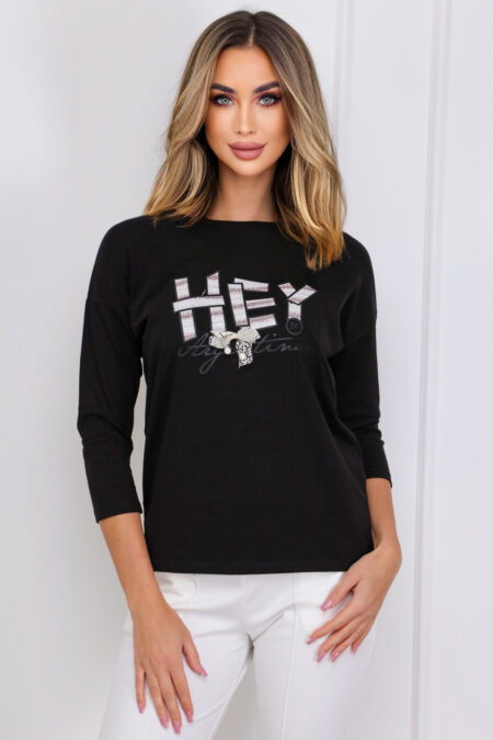 A fekete színű, divatos DORINA női tavaszi pamut felső rugalmas többnyire pamutból készült, így egész napos viseletre ideális, divatos és praktikus darab.