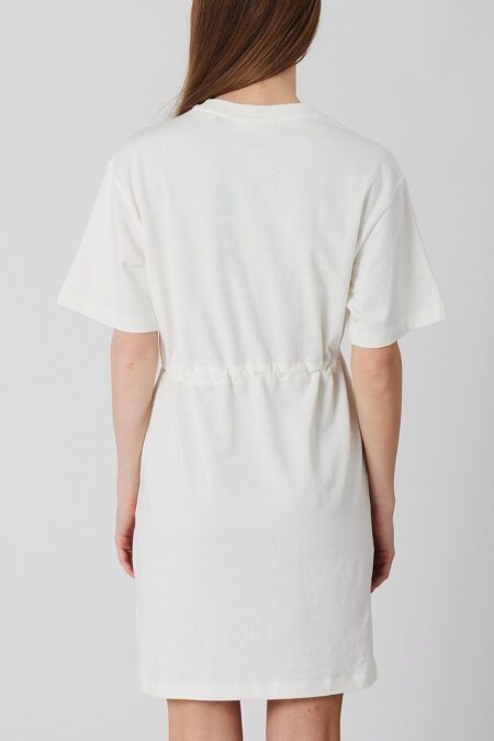 2025_nyar_RETRO_JEANS_avantgard_collection__noi_feher_poloruha_LEONA