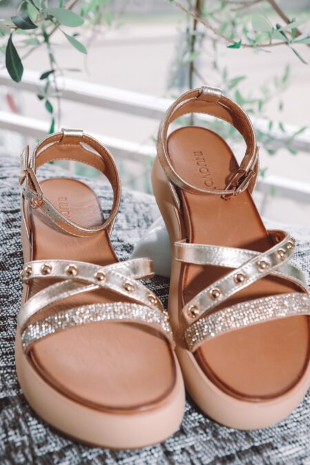 avantgard_collection_INUOVO_noi_bor_szandal_nyar_2025_arany_strasszkoves_