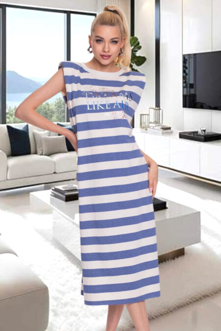 A pamutból készült rugalmas ruha szegetlen aljú Mayo Chix LIZA csíkos pamut maxi ruha a természetes hatás és a vagány részletek találkozásával egyedivé tesz.