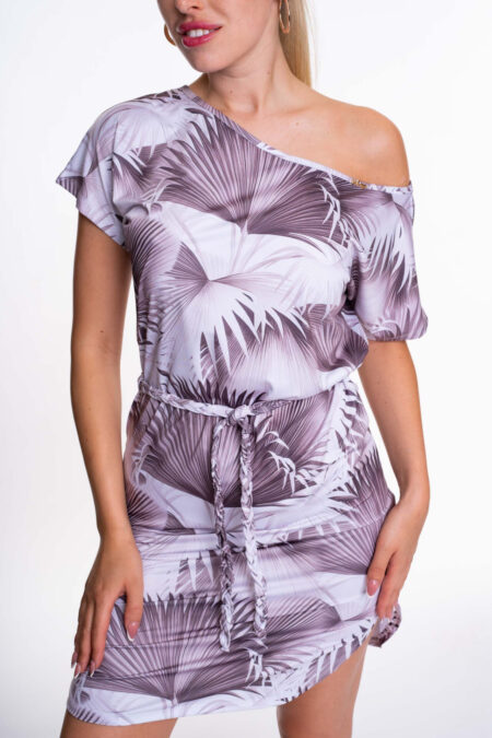 A divatos Mayo Chix PROSECCO mintás nyári kisruhához tartozó fonott öv szépen formálja a derekat, míg a légies, könnyed anyag gondoskodik a komfortérzetről.