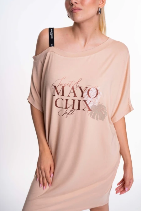 A bézs színű, nőies és kényelmes Mayo Chix miniruha rugalmas anyagból, bélelt mellrésszel és dupla pánttal készített darab a magabiztos, elegáns megjelenésért.