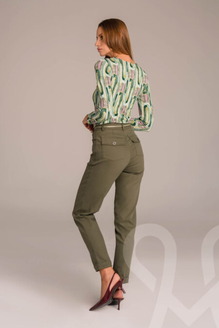 Avantgard_collection_Magenta_2025_osz_zold_felso_