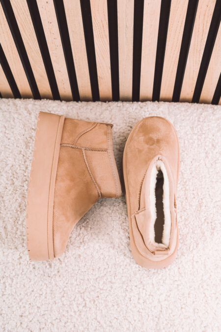 Avantgard_Collection_noi_csizma_fekete_bezs_rovid_szaru_2025_osz