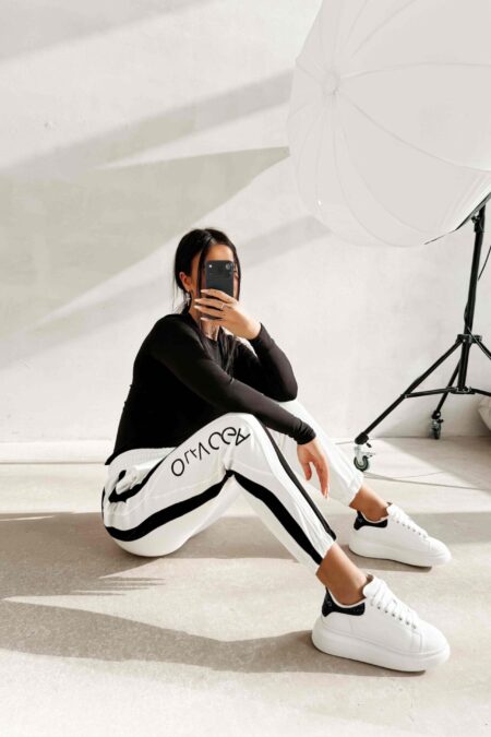 Avantgardfashion_2026_tavasz_OLAVOGA_pamut_nadrag_